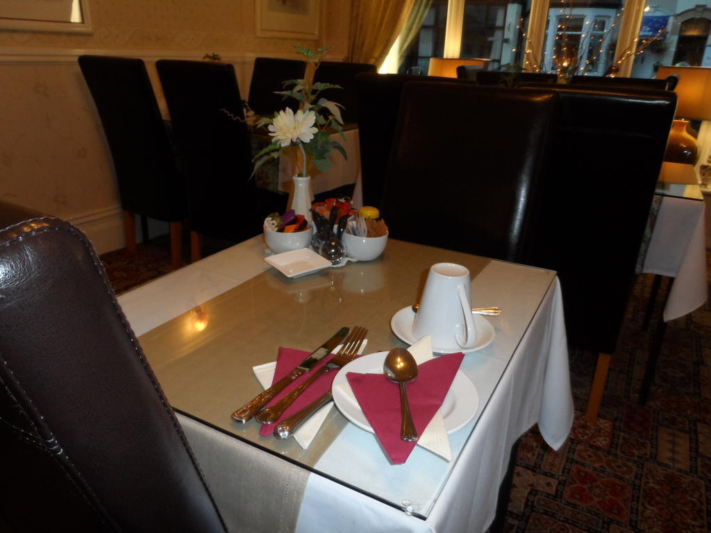 Fairhaven Hotel - 46 Palatine Road Блекпул Екстериор снимка